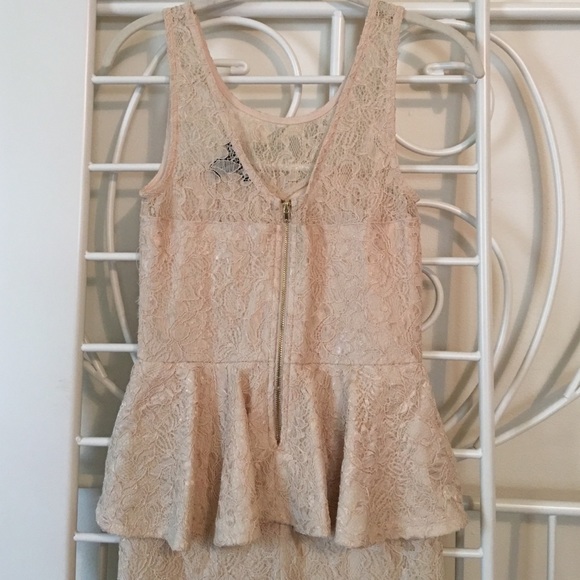 Gorgeous Beige lace peplum dress worn once size S - Picture 3 of 4
