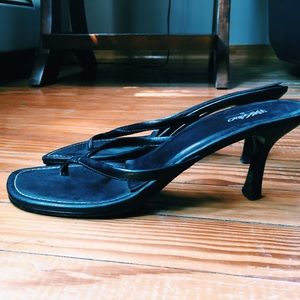 Cute Black Flip Flop heels