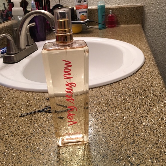 Vs very sexy now spray 8.4 original 25.00