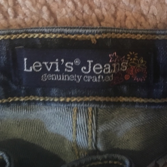 Levi Dark Wash Jean Shorts - Picture 2 of 3