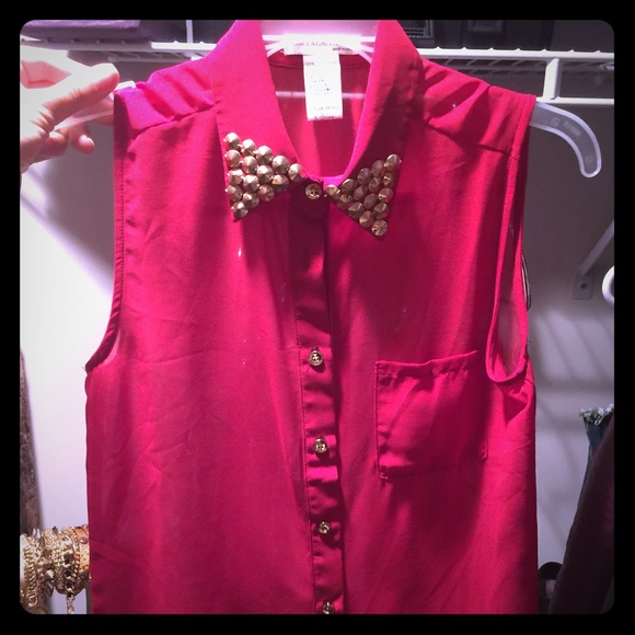 Red collar studded sleeveless top