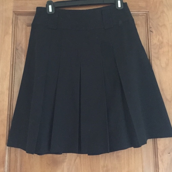 Sz 2 Ann Taylor pleated black skirt