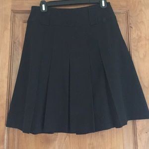 Sz 2 Ann Taylor pleated black skirt