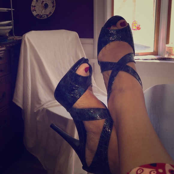 Carlos Santana black and auga/teal  blue heels
