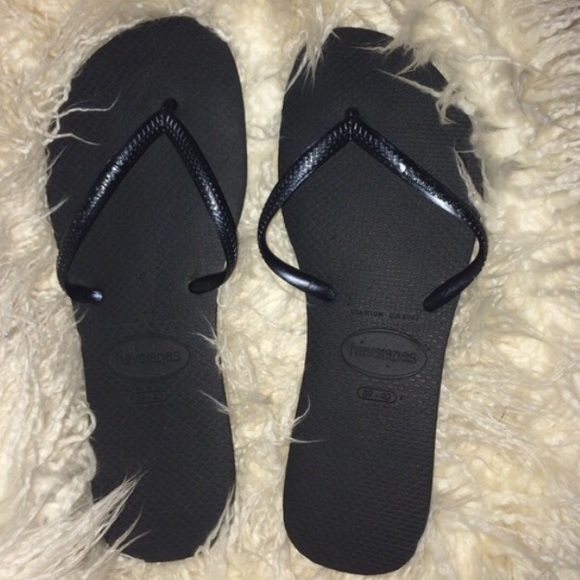 black havaiana flip flops