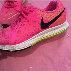 Nike Zoom Pegasus 31- size 8💕