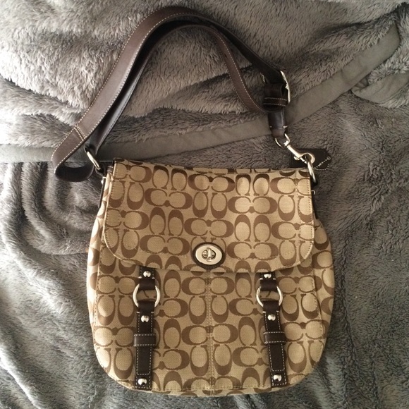 Beige Coach logo purse