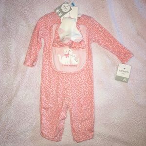 Brand new Carter's Girls 4-piece layette set 6 mos
