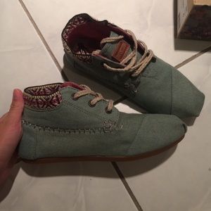 Toms Chambray Trim Tribal Boots