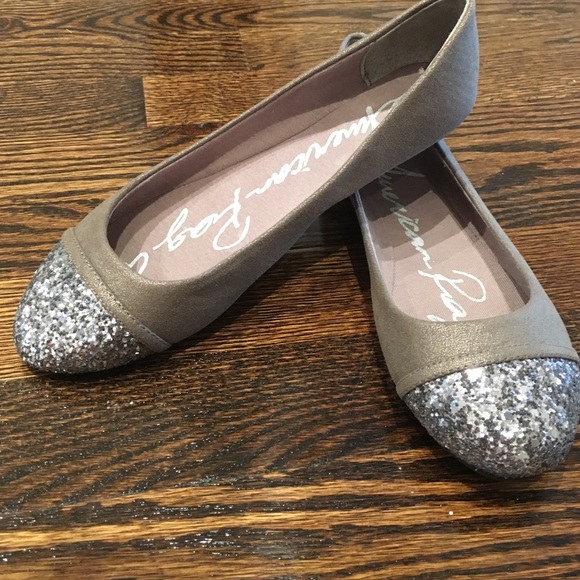 American rag glitter flats-Last Chance for these adorable shoes! - Picture 2 of 4