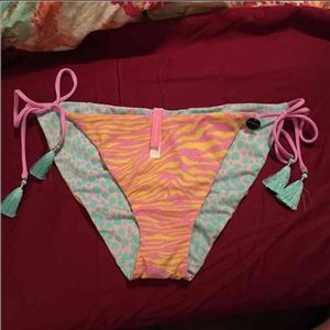 NWT Victoria's Secret reversible bikini