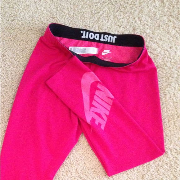Nike Pants - Nike hot pink Capri leggings