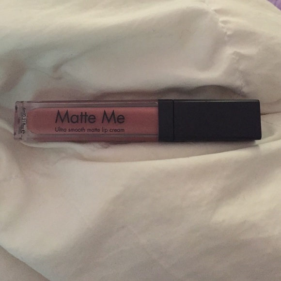 Sleek Makeup Matte Me Liquid Lipstick