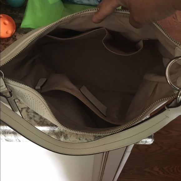 IVORY PERF C SIGNATURE SHOULDER BAG - Picture 3 of 4