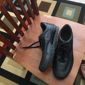 Black Nike waffle racer