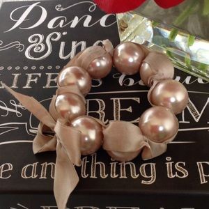 Chunky faux pearl bracelet