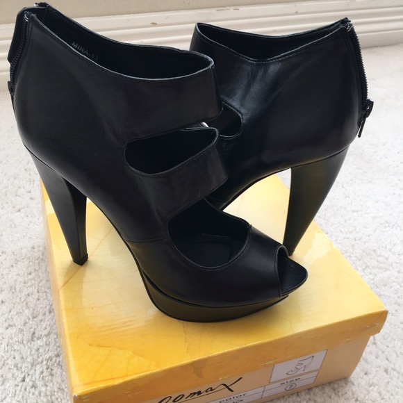 NWOT Black Strips High Heels - Picture 1 of 2