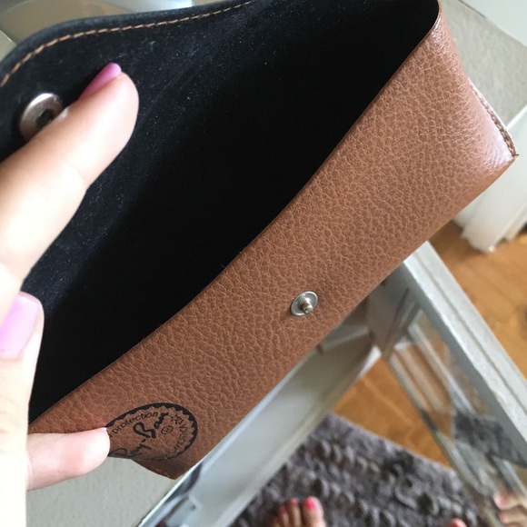 Authentic ray ban glasses case and cloth - Picture 3 of 4