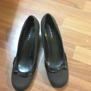 Dark brown heals 1 inch never worn