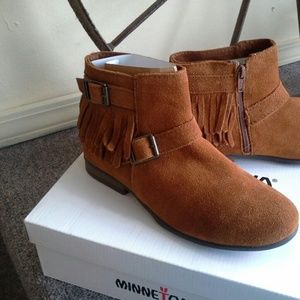 Minnetonka womens Dixon ankle bootie with side zip