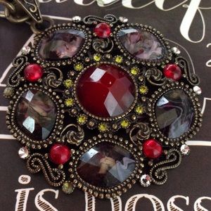 Statement necklace