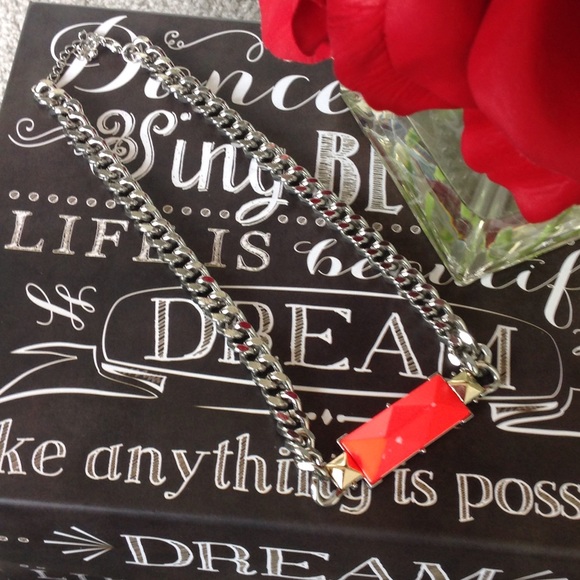 Statement necklace
