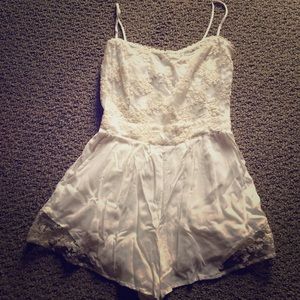 Kendall & Kylie white embroidered romper✨