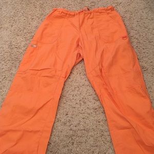 LIKE NEW KOI SCRUB PANTS🌻