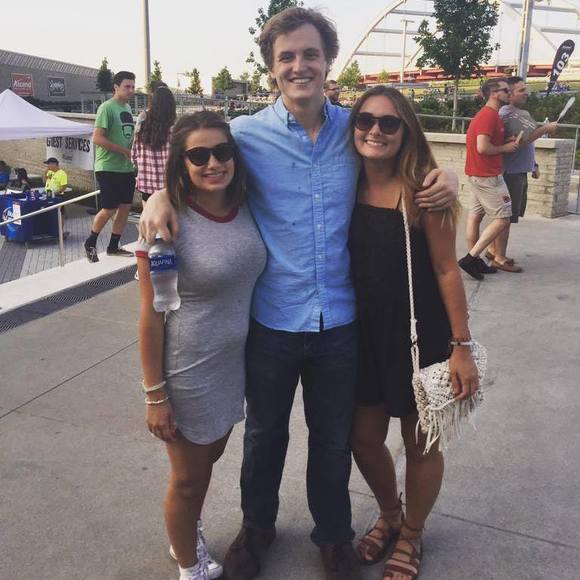 Meet your Posher, Jessica - Picture 1 of 1