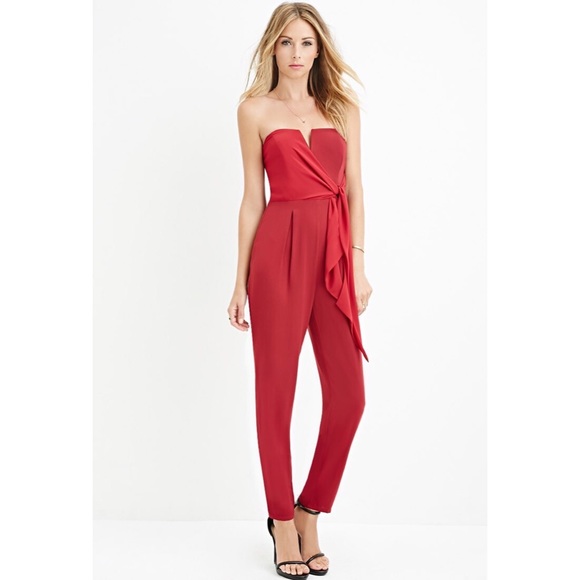 RED STRAPLESS V-CUT JUMPSUIT