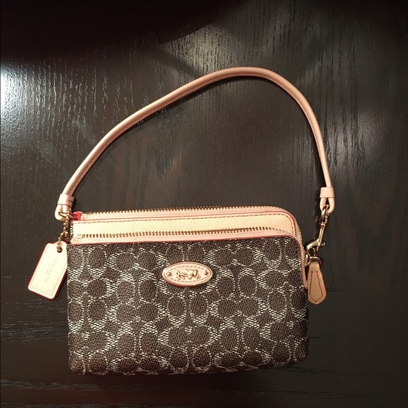 Coach Handbags - Coach Wristlet