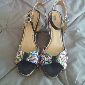 Olsenboye Otessie black floral wedge