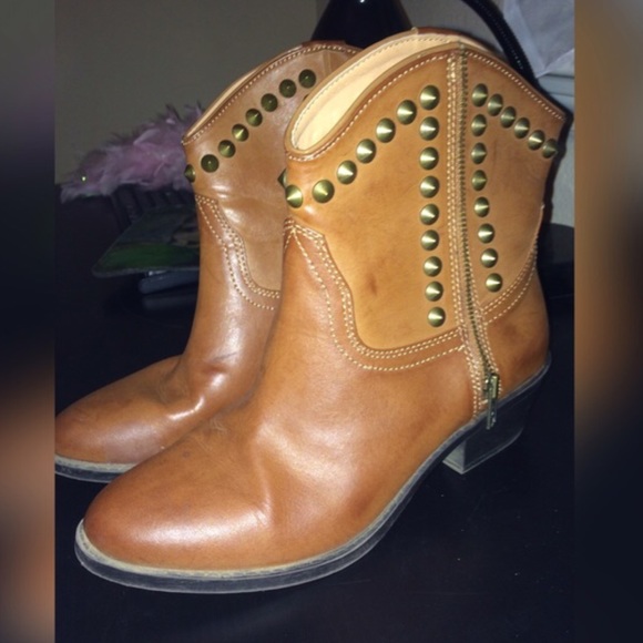Rock & Republic tan studded booties
