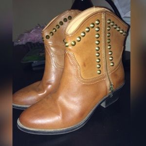 Rock & Republic tan studded booties