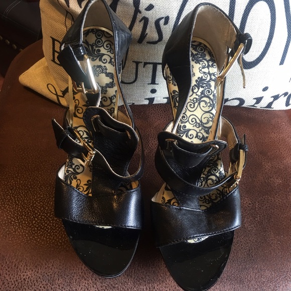 Gently Worn Michael Kor Platform Heels - Picture 2 of 4