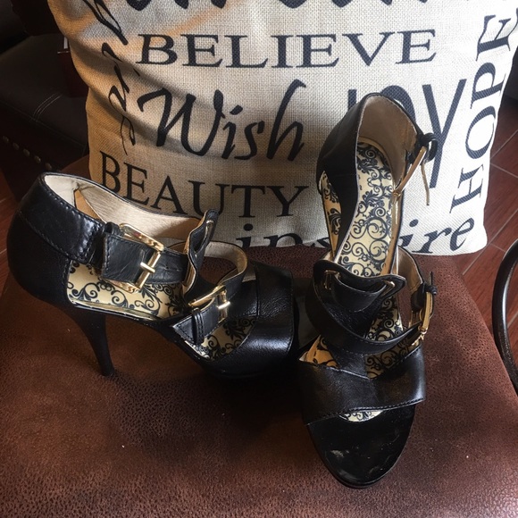 Gently Worn Michael Kor Platform Heels - Picture 4 of 4