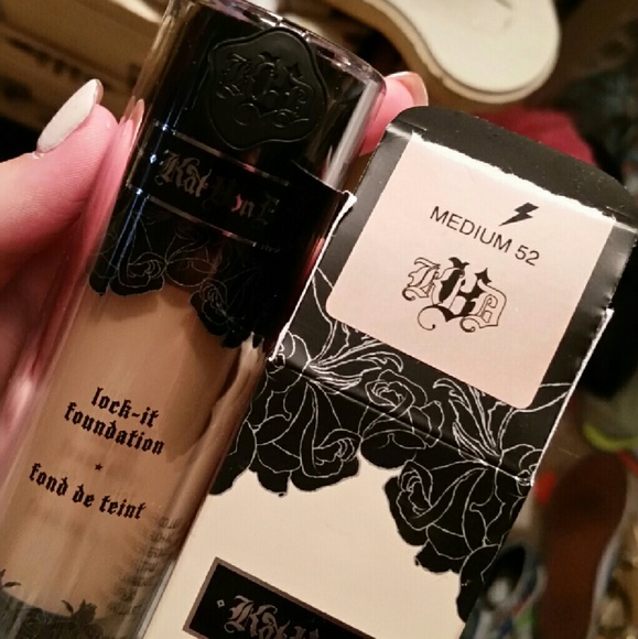 Kat von D lock- it foundation shade medium 52
