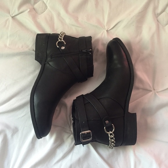 Forever 21 Shoes - Forever 21 Black Leather Boots With a Chain Size 9