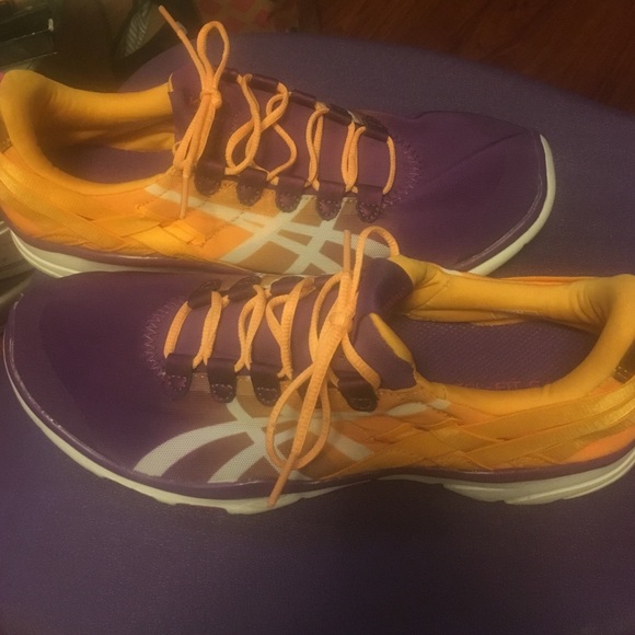 Shoes - Picture 2 of 3
