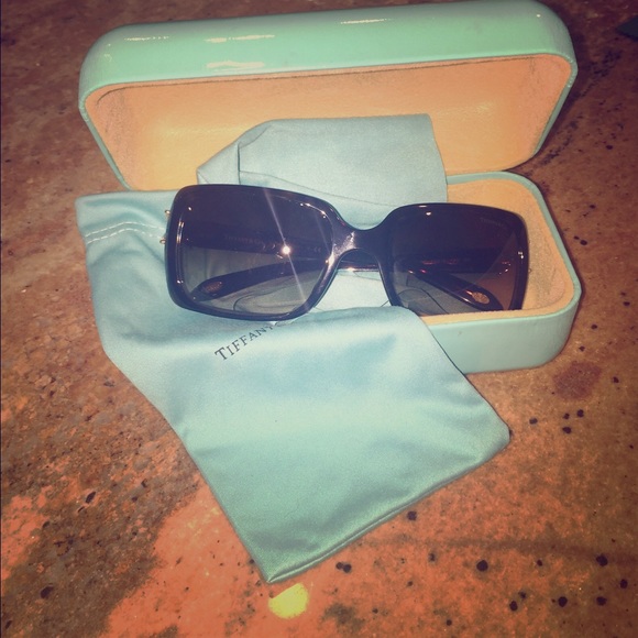 Tiffany Shades - Picture 1 of 2