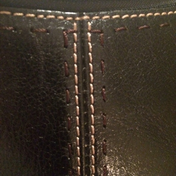 🎉11/02/19 HP🎉 Fossil black leather bag - Picture 3 of 4