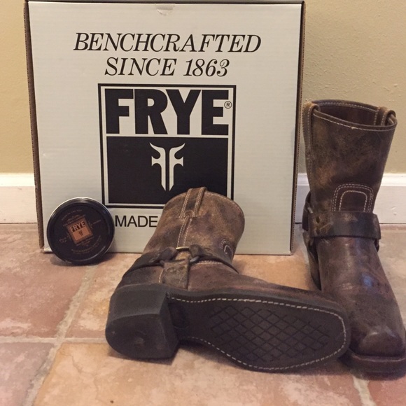 Frye Boots harness 8R Vintage Leather n cream
