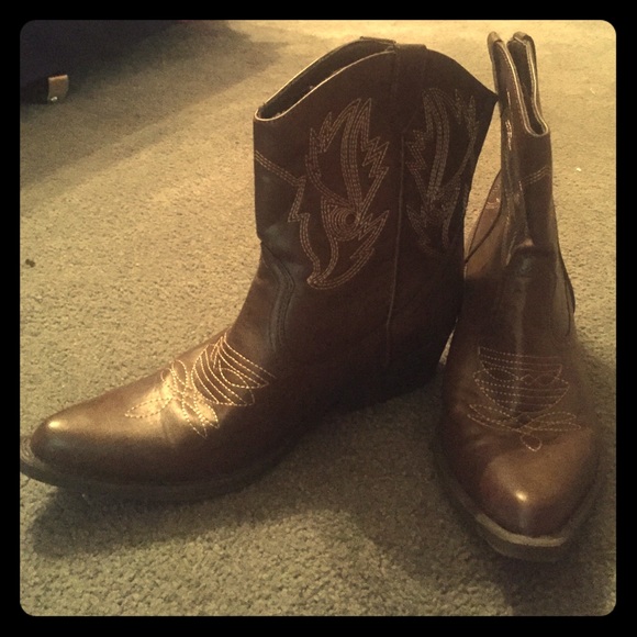 Only worn once. Short cowboy boots