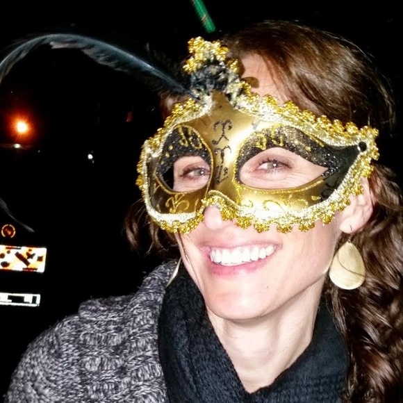 Meet your Posher, Lara - Picture 1 of 1