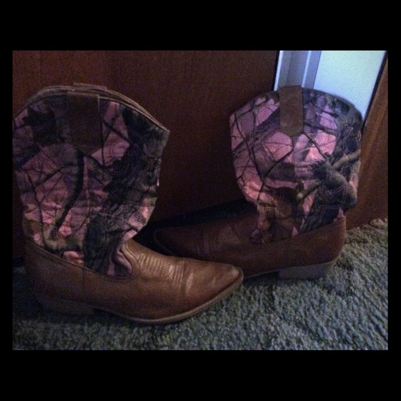 Pink Camo Western Boots