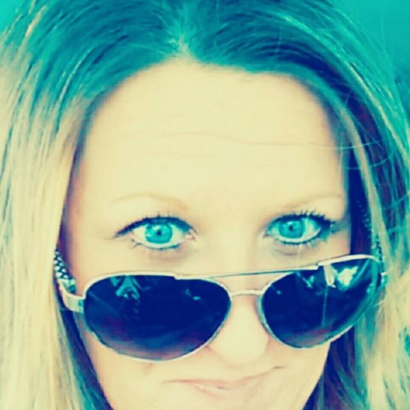 Meet your Posher, Crystal
