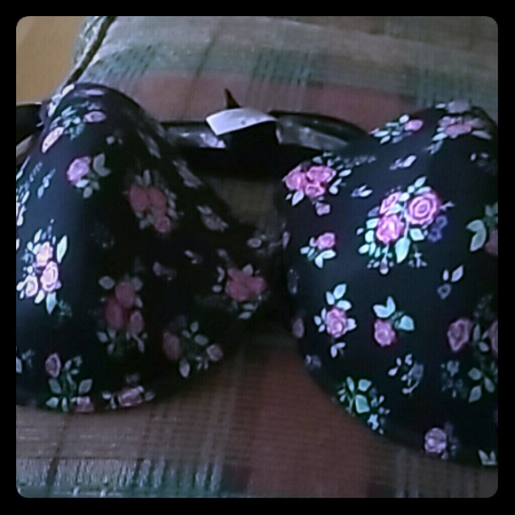 Very cute bra with flowers