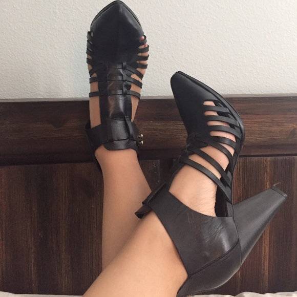 🕷Shoecult by Nastygal