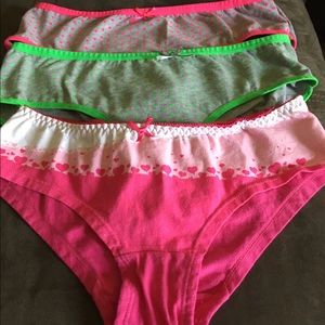 3 pairs of panties