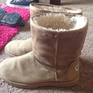 Tan boot really cute lot worn but still good shape
